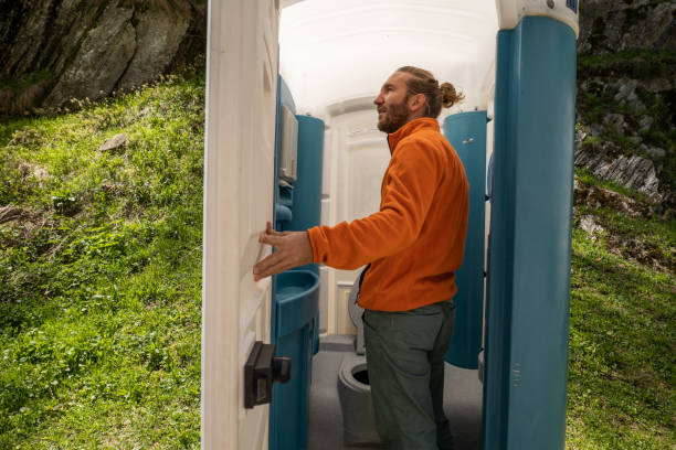 Best Portable restroom trailer rental  in Hallsville, MO